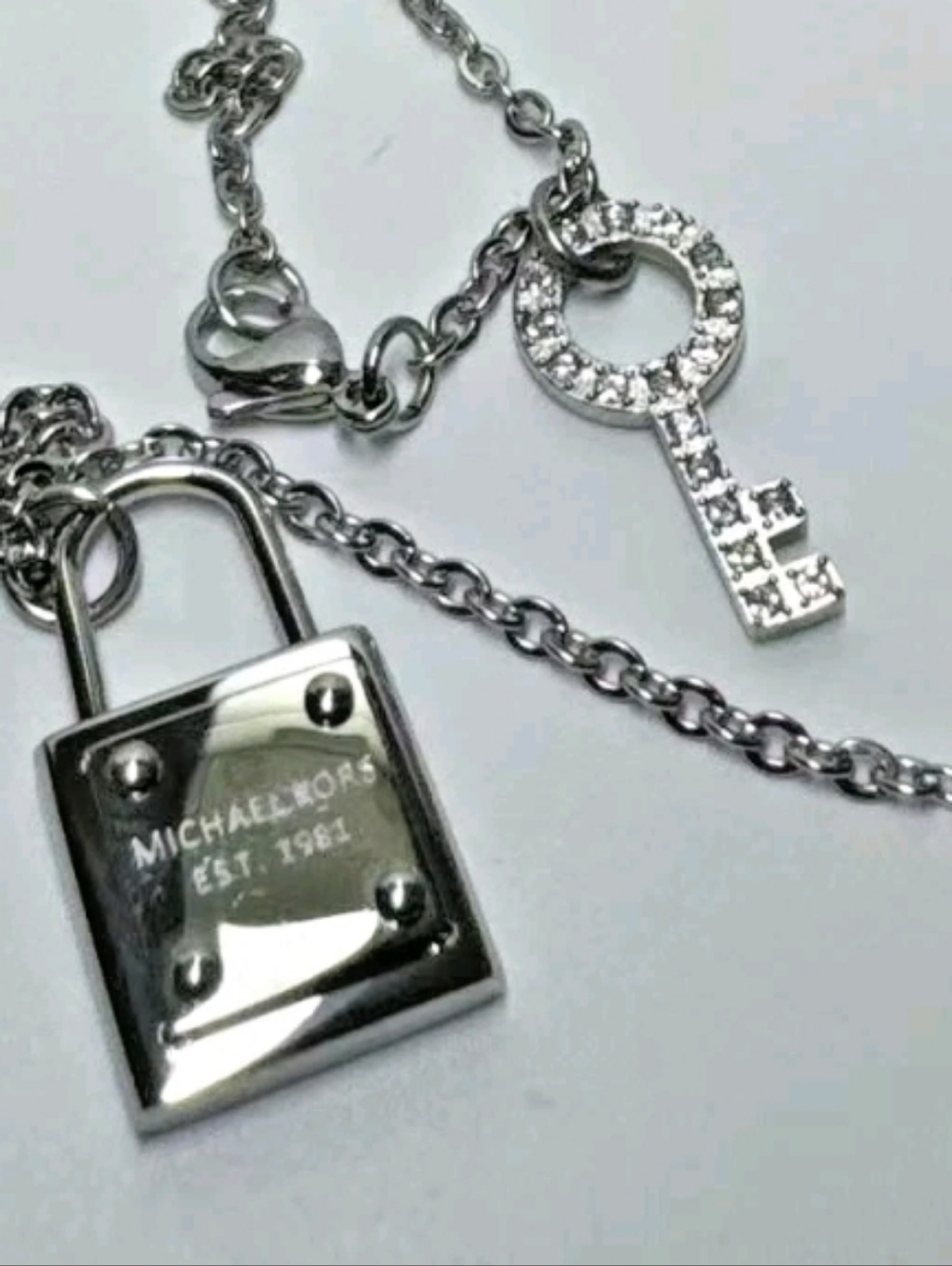 -MICHAEL KORS SLIVER TONE CRYSTAL PAVE PADLOCK & KEY PENDANT NECKLACE NWOT